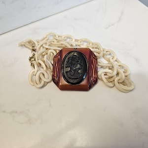 Vintage Bakelite Cameo Pendant Carved Women&#39;s Head in Black Bakelite Set in Tortise Shell Marble Bakelite Celluloid Chain