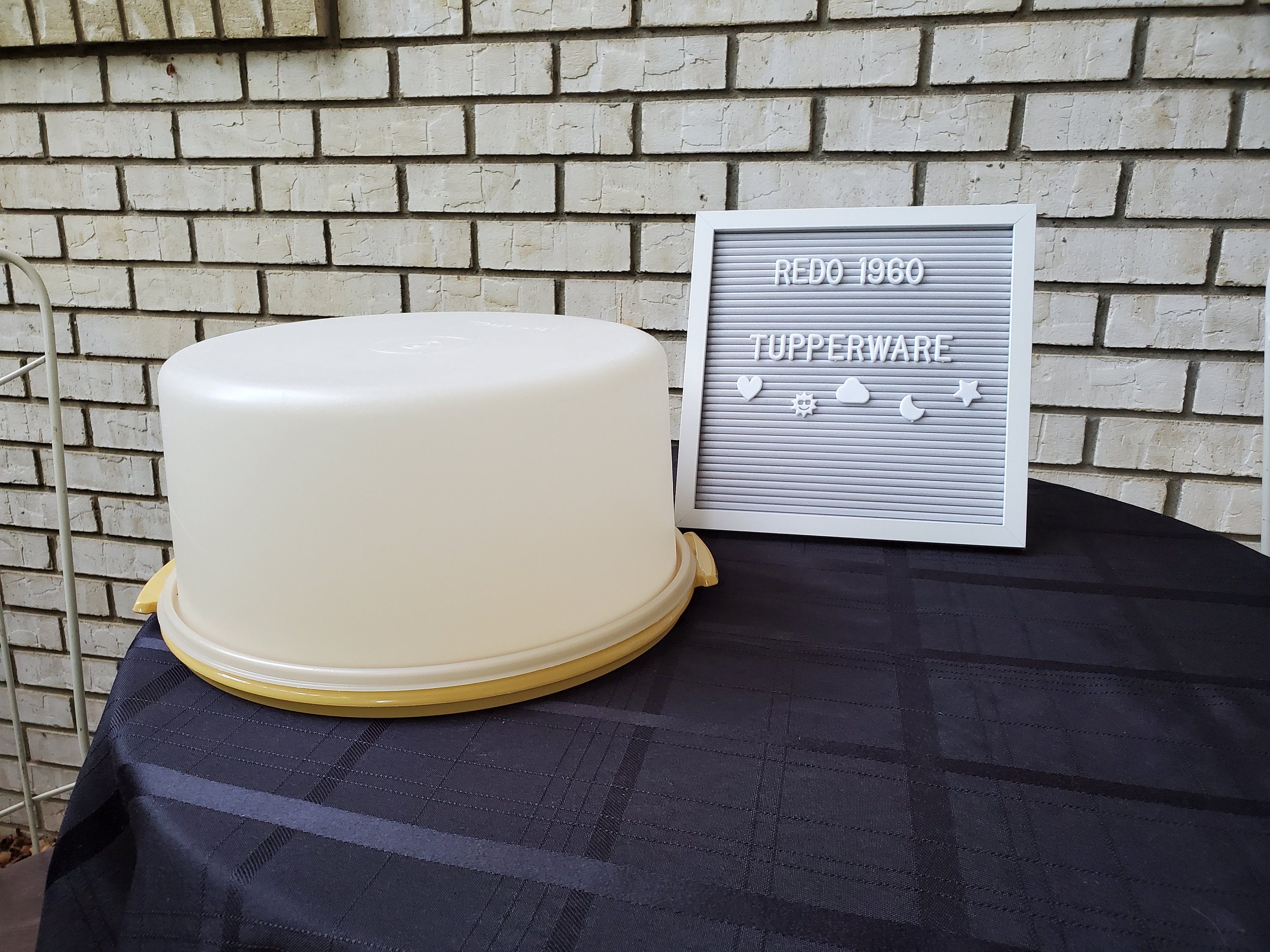 Tupperware, Kitchen, Vintage Tupperware Sheet Cake Container 6222 Gold  Base6232 Opaque Lidos