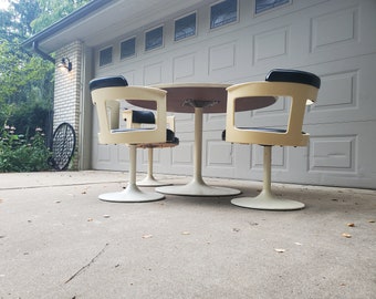 Vintage Daystorm Furniture Table and Chairs Swivel Tulip Fiberglass Chairs Black and White