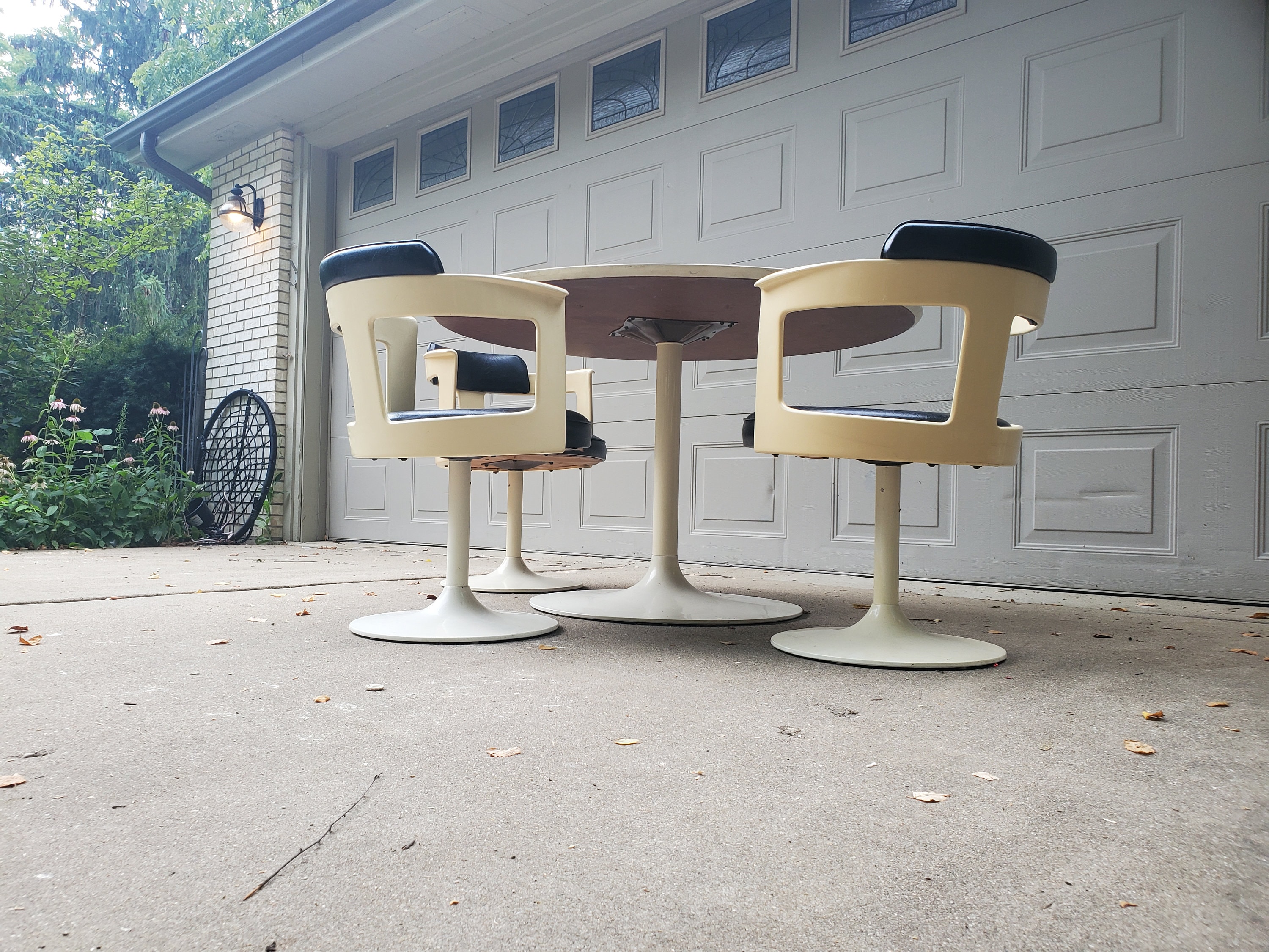 Vintage Daystorm Furniture Table and Swivel Tulip Chairs: Atomic