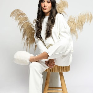 WHITE ALPACA SLIPPERS