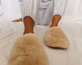 BEIGE ALPACA SLIPPERS