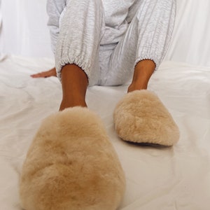 BEIGE ALPACA SLIPPERS