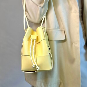 YELLOW BUCKET BAG image 2