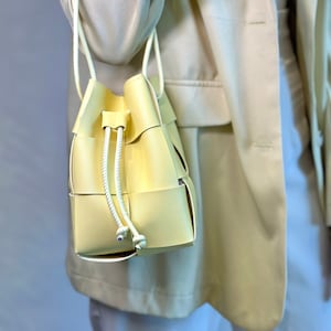 YELLOW BUCKET BAG image 1