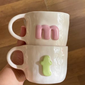 Handgemachte Buchstaben-Tasse | Tasse mit Initialen, Unikat-Kaffeetasse (250 ml)