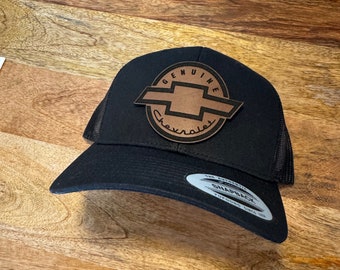 Corvette ChevyTrucker Custom Car Hat Kundenspezifischer Lederpatch-Trucker-Hut. Personalisiert, Text, Business Logo.