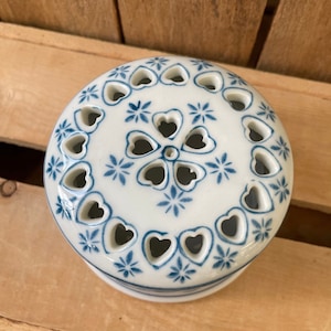 Vintage Ceramic Circle Shaped Blue and White Dish with Lid Cover Home Decor