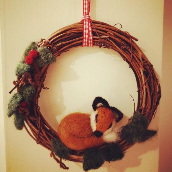 Needlefelted sleeping fox on a wreath. Fox. Hibernating. Needlefelted. Felted. Cute. Woodland. Nature. Countryside. Handmade.