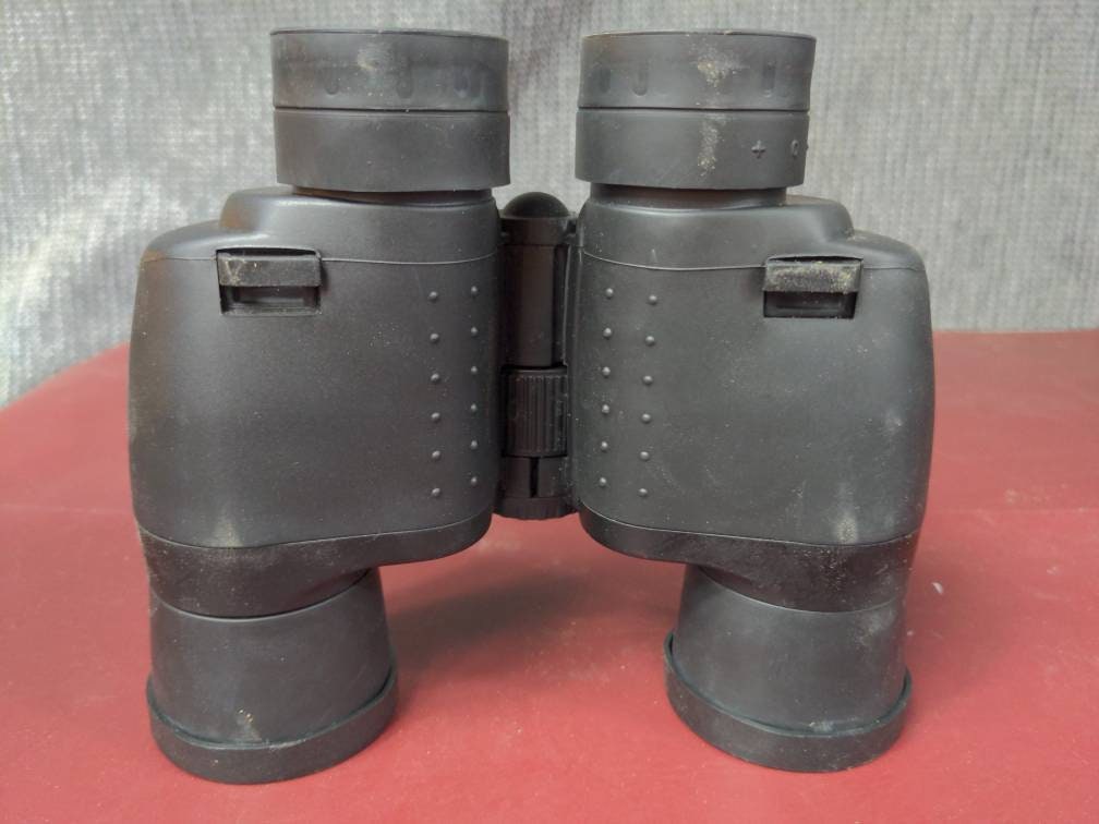 Tasco 8 X 40 Wideangle Rubber Armored Binoculars With Carry Case and