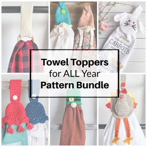 Könnte beinhalten: Eine Sammlung von gehäkelten Handtuch-Toppern für jede Jahreszeit. Die Designs beinhalten einen Gnome, ein Häschen, ein Huhn und einen Kleeblatt-Gnome. Der Text auf dem Bild lautet "Towel Toppers for ALL Year Pattern Bundle".