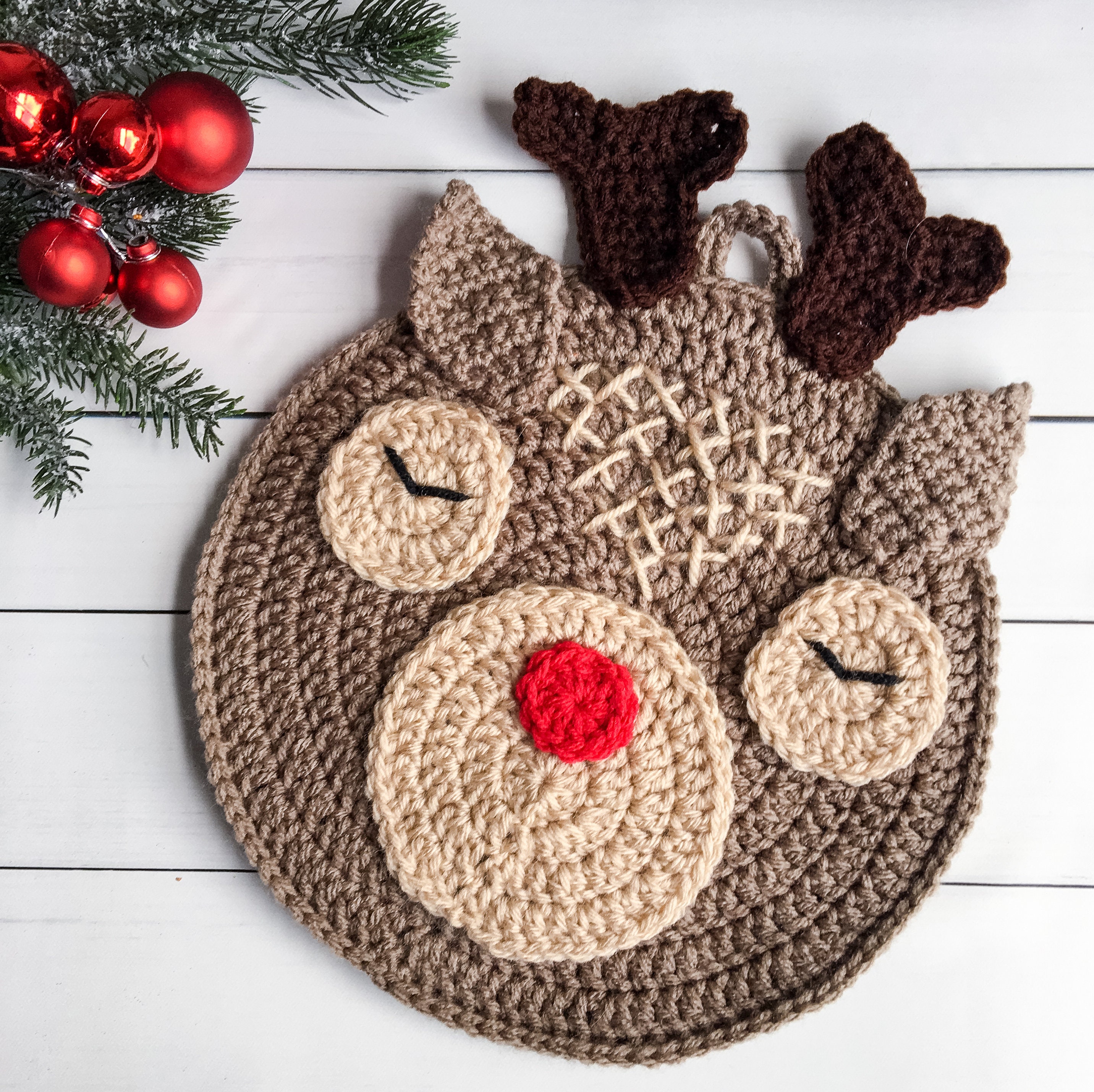 40 Reindeer Crochet Patterns: Add Homemade Warmth to Your Holiday Decor 37 Crochet Reindeer Hot Pad