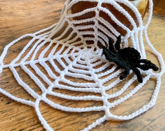 Crochet Halloween Spider Web + Spider Appliqué Pattern, crochet spider web, crochet spider, crochet web, easy crochet web pattern