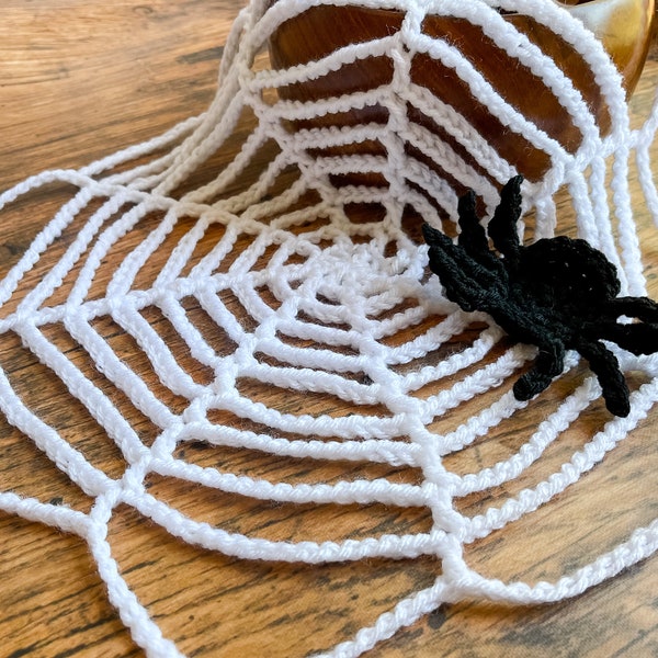 Crochet Halloween Spider Web + Spider Appliqué Pattern, crochet spider web, crochet spider, crochet web, easy crochet web pattern