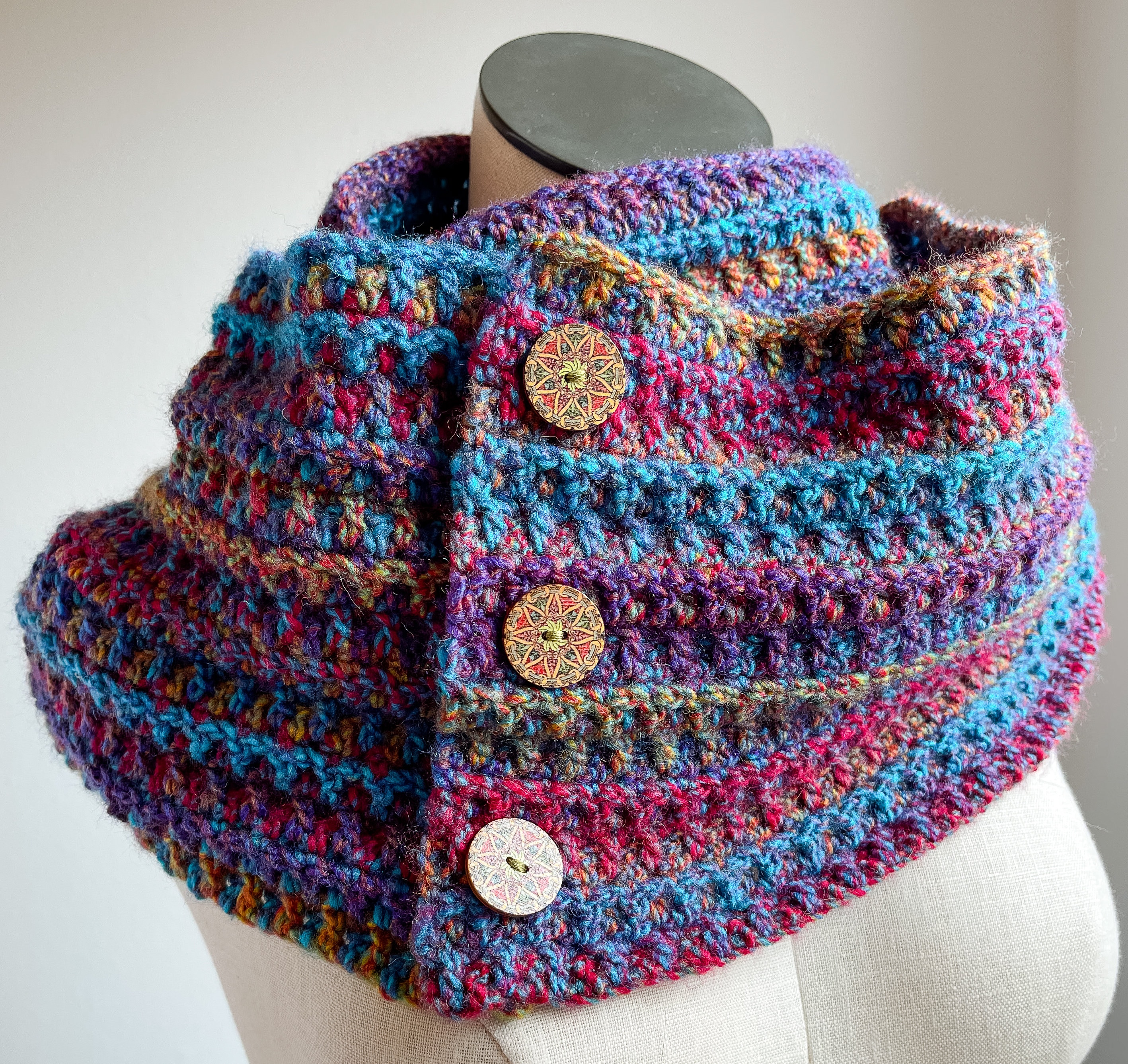 30 Crochet Scarf Ideas: Stylish Patterns for Skinny, Chunky, Cowl, and Wrap Looks 25 Woven-Look Infinity Scarf Pattern