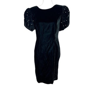 Robe vintage des années 80 en velours noir foncé, petites/moyennes manches bouffantes, perle Party Goth