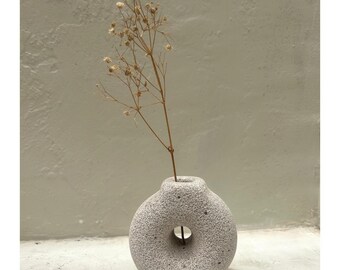 Jarrón de hormigón moderno en forma de O / Jarrón de hormigón texturizado hecho a mano / Jarrón de regalo para decoración del hogar / Regalo de inauguración de la casa