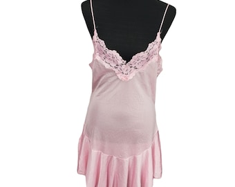 Camisón camisero de satén con detalle de encaje rosa de Alana Gale, talla S