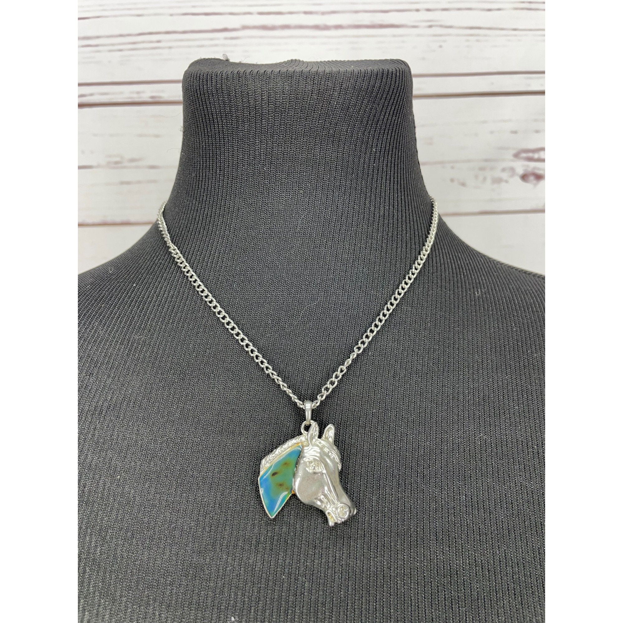 Cool jewels necklace deals