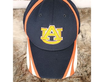 Gorra New Era 39Thirty War Eagle de los Auburn Tigers, elástica, talla mediana-grande, azul marino y naranja, poliéster.