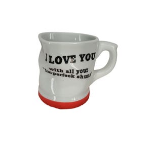 風変わりな文字と赤いベースが特徴の「I Love You」セラミックマグカップ 1993年 ヒューストン・フーズ フランクリン・パーク