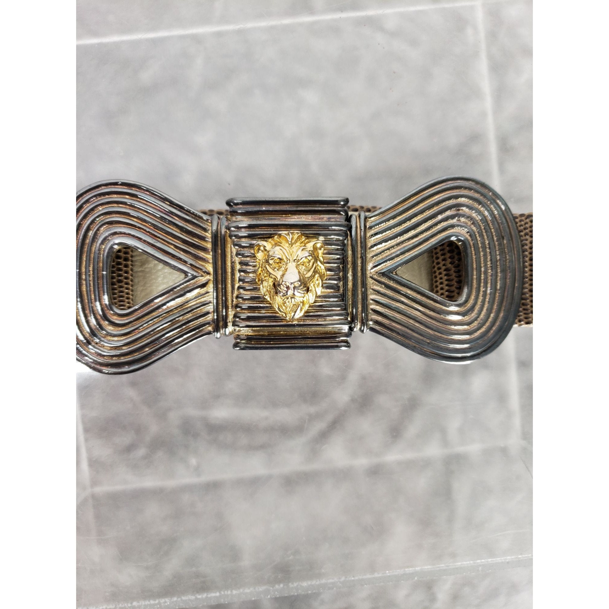 Mimi‎ Di N Vintage Infinity Lion Belt bow decoration closure1986 Vintage Mimi Di N Gold Lion Head Metal Belt Buckle - Etsy main image 2