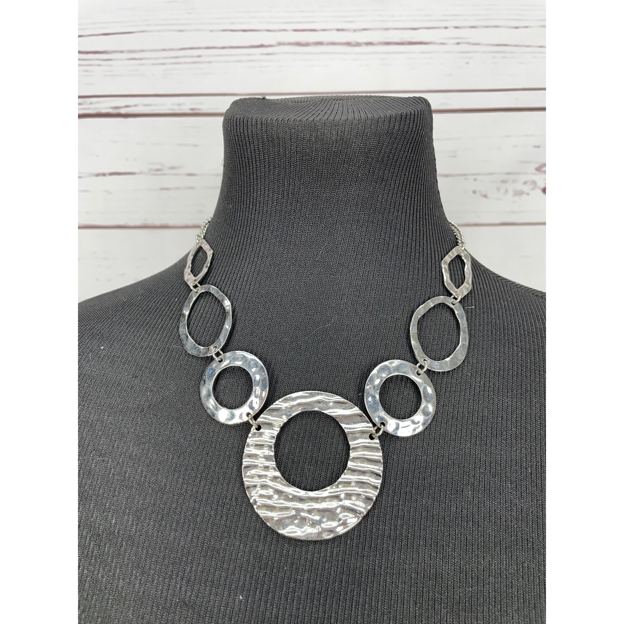 PAPARAZZI Mildy Metro Silver Toned Hammered Necklace