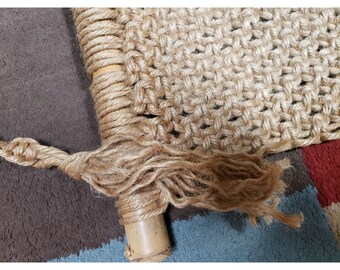 Grande suspension murale en macramé de jute des années 1970