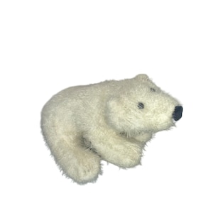 Oso polar de peluche Webkinz, suave y esponjoso, con logo bordado y cuentos susurrantes de adorables aventuras árticas.
