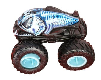 Hot Wheels Monster Trucks Shark Wreak Blue & Black Diecast Big Tires 1:64 Scale Pre-Owned Good Condition