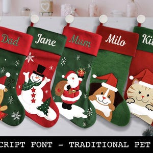 Medias navideñas personalizadas - Fuente cursiva - Diseño tradicional: Papá Noel, reno y muñeco de nieve