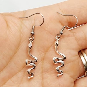 Snake Charm Dangle Earrings – Serpent Drop Earrings, Gothic Reptile Jewelry, Witchy Snake Earrings for Her, Edgy Boho Gift
