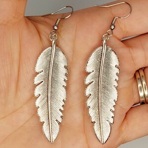 Long Leaf Charm Dangle Earrings – Nature-Inspired Boho Jewelry, Elegant Leaf Drop Earrings, Forest Aesthetic Gift for Her, Botanical Charm
