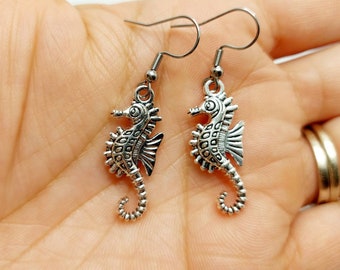 Seahorse Charm Dangle Earrings – Ocean-Inspired Jewelry, Beachy Sea Life Earrings, Nautical Gift for Her, Coastal Summer Accessories