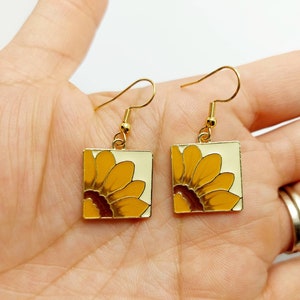 Enamel Sunflower Charm Dangle Earrings – Bright Floral Drop Earrings, Boho Summer Jewelry, Nature-Inspired Gift for Her, Cottagecore Charm