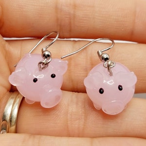 3D Glas Rosa Schweinchen Anhänger Hängeohrringe - Niedliche Tier Ohrringe für Sie, Kawaii Schwein Schmuck, Geschenk vom Bauernhof