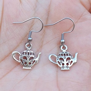 Teapot Charm Dangle Earrings – Tea Lover Jewelry, Vintage Style Accessories, Whimsical Gift for Her, Cottagecore Earrings