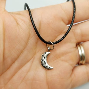 Crescent Moon Charm Necklace – Celestial Jewelry for Her, Dainty Lunar Pendant, Boho Moon Necklace, Astrology Gift, Minimalist Moon Charm