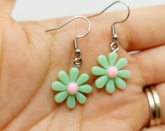 Acryl Gänseblümchen Charm Ohrringe - Süßer Blumen Anhänger, Kawaii Blumen Schmuck, Frühling Gänseblümchen Ohrringe, lustiges Geschenk für Sie, Y2K Ästhetik Accessoire