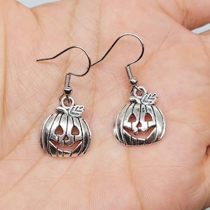 Pumpkin Jack-O'-Lantern Charm Dangle Earrings – Halloween Spooky Cute Jewelry, Fall Festive Earrings, Gift for Her, Pumpkin Accessory