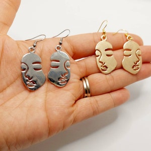 Abstract Face Charm Dangle Earrings – Artsy Minimalist Line Art Jewelry, Modern Statement Earrings, Unique Gift for Her, Boho Face Accessory