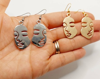 Abstract Face Charm Dangle Earrings – Artsy Minimalist Line Art Jewelry, Modern Statement Earrings, Unique Gift for Her, Boho Face Accessory