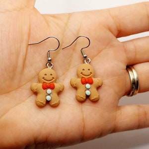 Gingerbread Man Charm Dangle Earrings – Cute Christmas Cookie Jewelry, Holiday Earrings for Her, Festive Gift, Winter Accessory