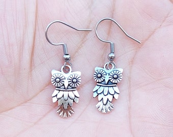 Boucles d'oreilles pendantes avec breloque hibou - Bijoux oiseaux fantaisistes, accessoires bohèmes de la forêt, boucles d'oreilles animaux mignons, cadeau pour elle, style inspiré de la nature