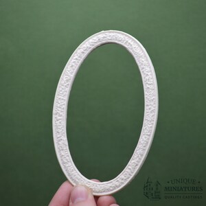 Oval Leaf-Pattern Ceiling Carving | Miniature Appliqué