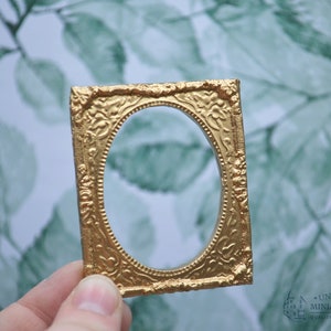 Gold Baroque Daisy Frame | Ornamentation for Dollhouses