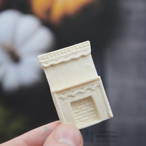 Cheminée à guirlande à l’échelle quart | Ornementation pour miniatures de maison de poupée