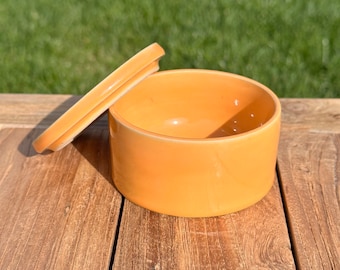Handgetöpferte Keramik Dose mit Deckel orange, Fassungsvermögen ca. 100 ml, als Schmuckdose, Zuckerdose Keramik, beste Freundin Geschenk