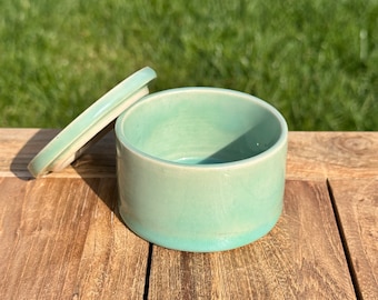 Handgetöpferte Keramik Dose türkis mit Deckel, Fassungsvermögen ca. 100 ml, als Schmuckdose, Zuckerdose Keramik, beste Freundin Geschenk