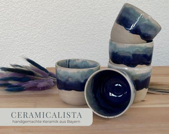Handgemachter Keramikbecher mit Farbverlauf, Keramik Becher grün blau, Geschenkidee beste Freundin Becher Kaffee Tasse ohne Henkel aus Ton